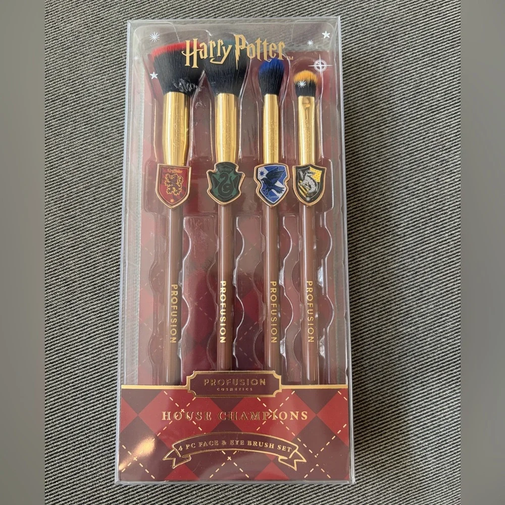 Profusion Cosmetics Harry Potter  Eyeshadow Palette and eye and face brush set
